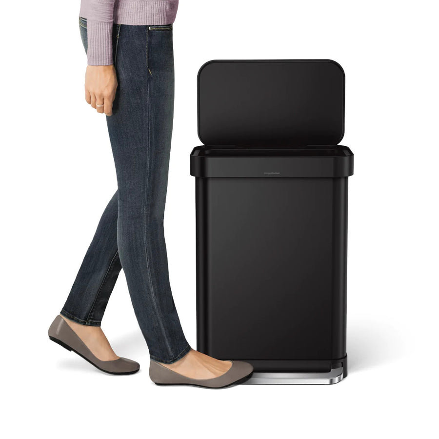 cubo rectangular con pedal de 55 litros con almacÃ©n de bolsas de basura